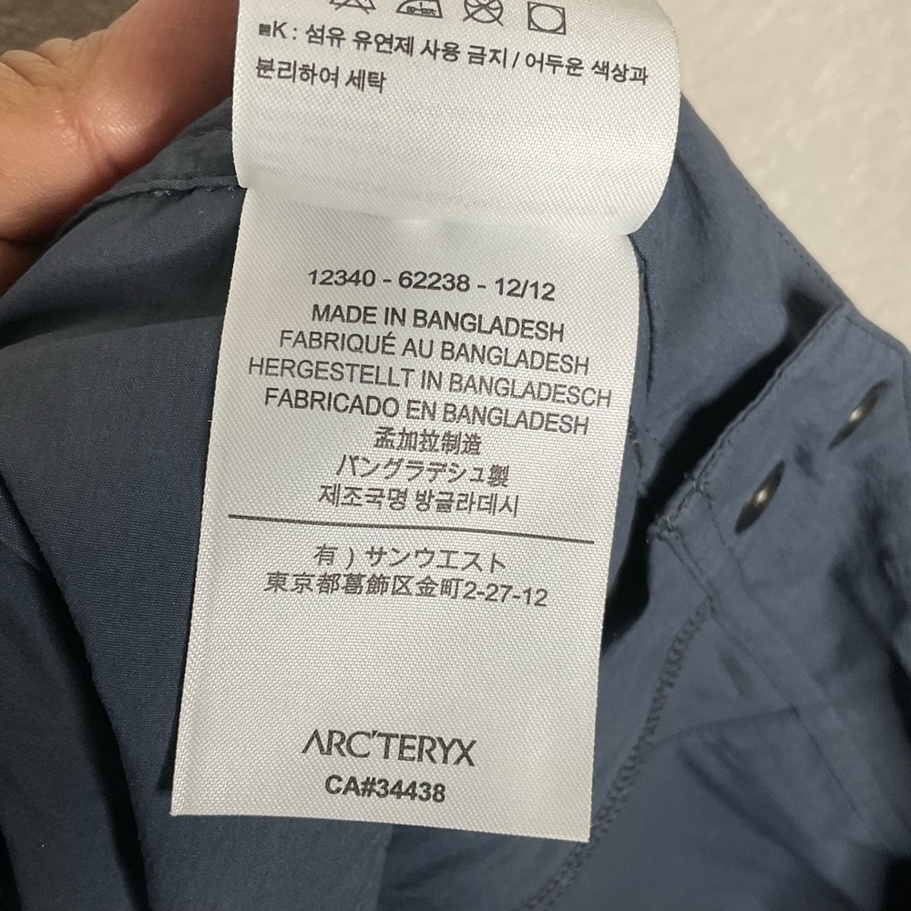 Arc'teryx Navy Cropped Pants - Picture 5 of 6